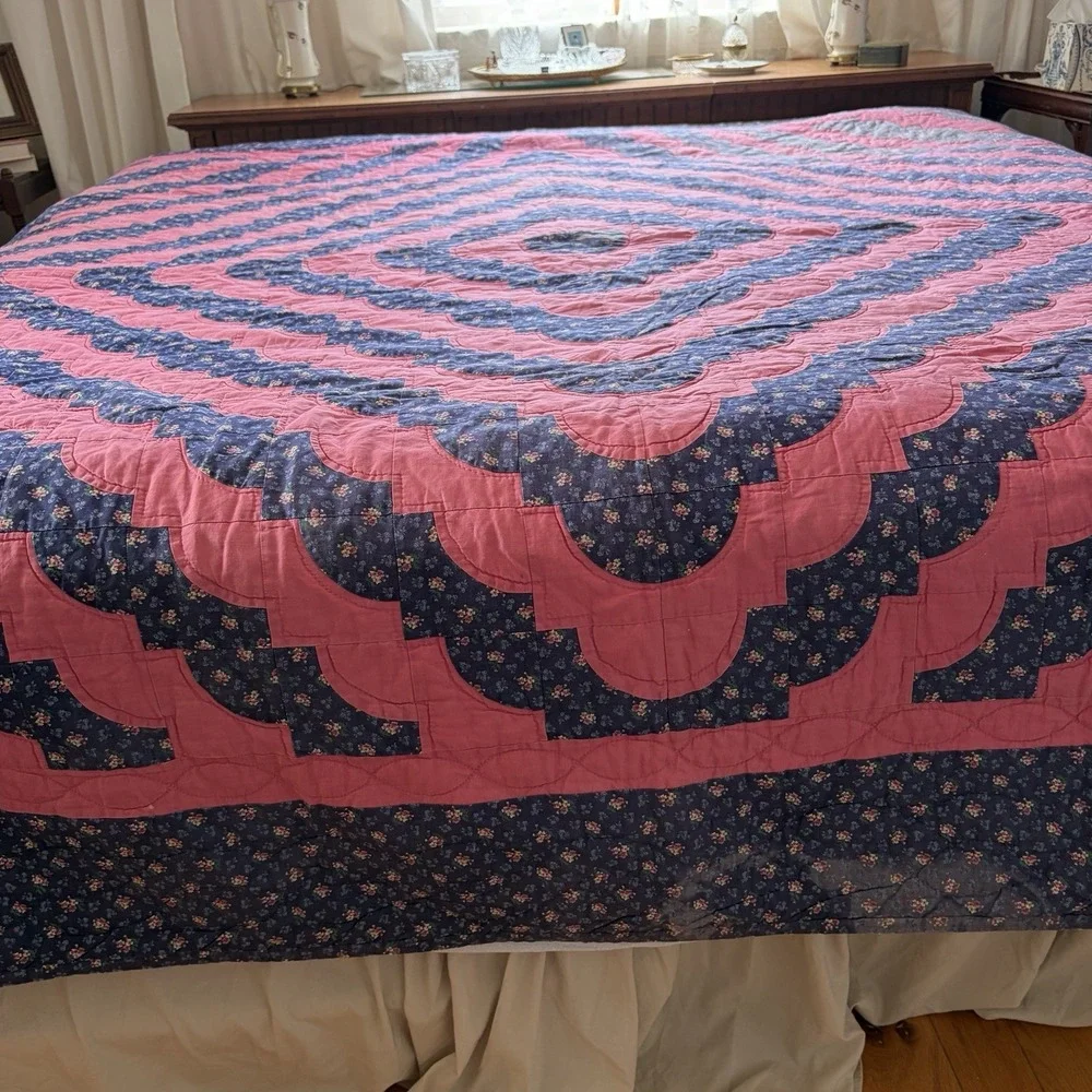 Vintage Mountain Echo Quilt Handmade Scallop Dusty Rose Blue Floral Queen/King